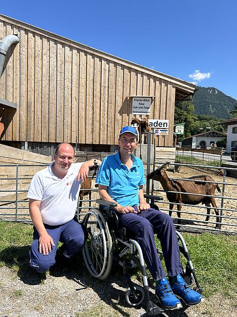 image Wunscherfüller Mario (li.) mit Herrn H. am Ziegenhof in Fischbachau
